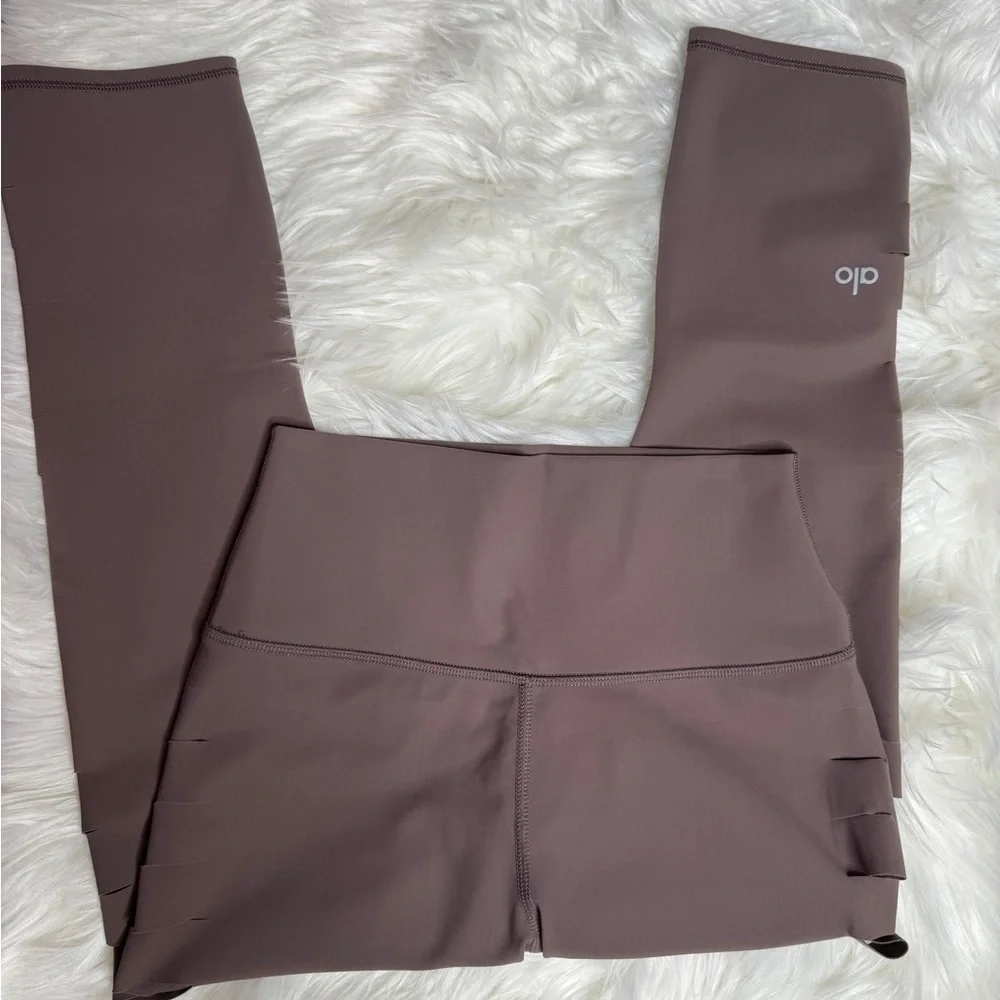 NWOT ALO YOGA High Waist Slice Capri Leggings for Yoga Pants SMALL